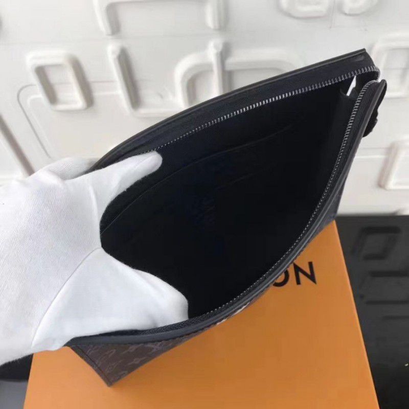 Pochette Voyage MM Monogram Eclipse Flash M64440