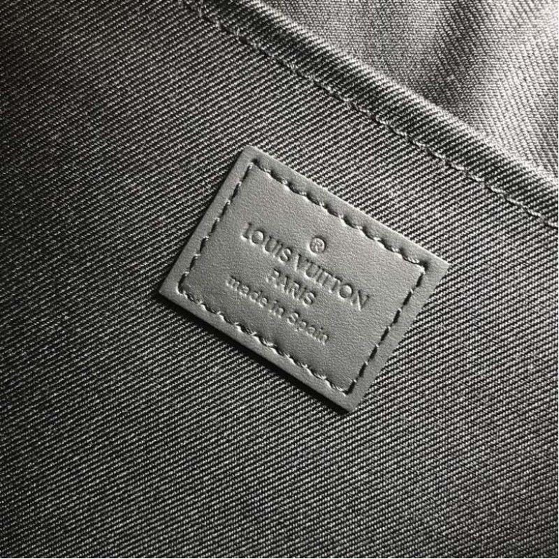 Discovery Pochette Monogram Shadow M62903