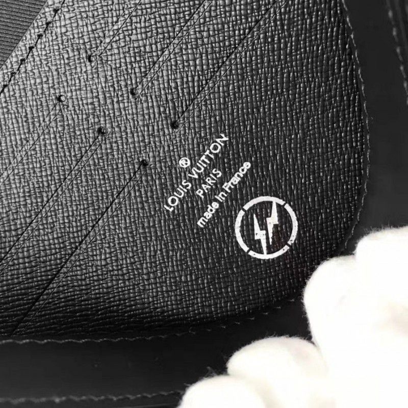 Pochette Voyage MM Monogram Eclipse Flash M64440