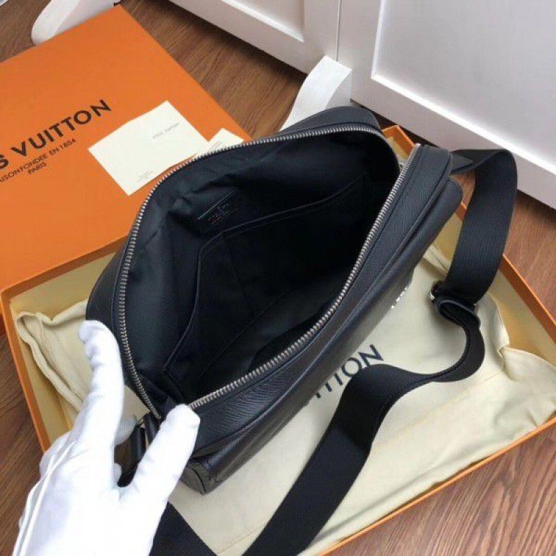 Alex Messenger PM Bag Taiga Leather M30260