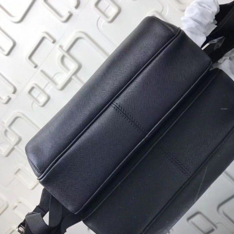 Messenger PM Bag Taiga Leather M31003