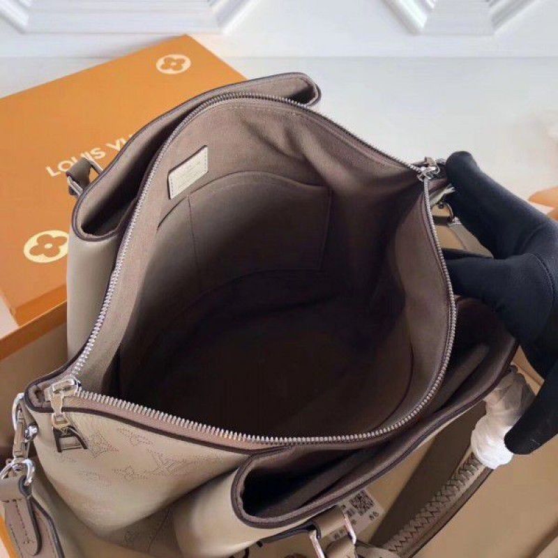 Galet Haumea Bag Mahina Leather M55031