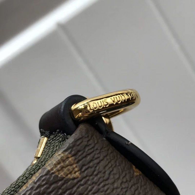 V Tote MM Handbag M44798