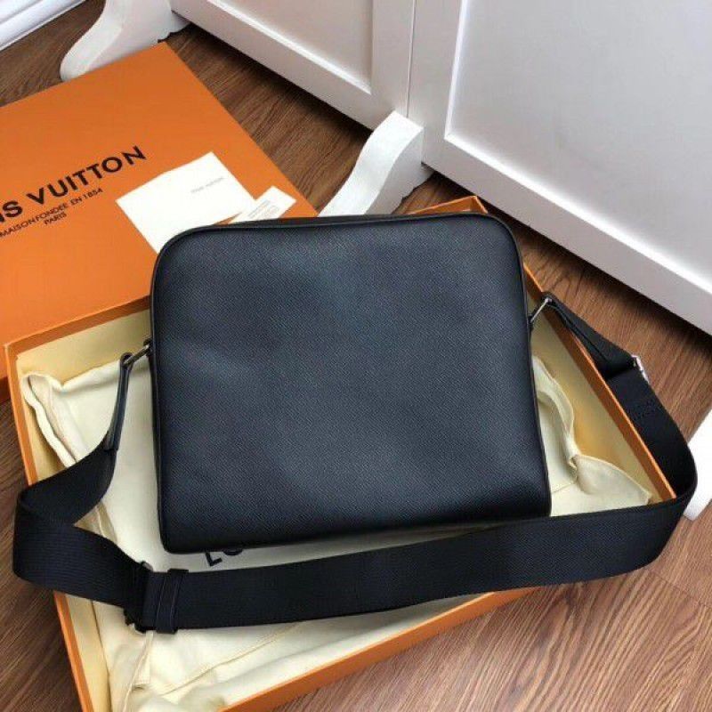 Alex Messenger PM Bag Taiga Leather M30260