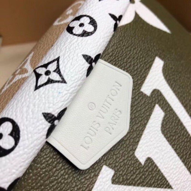 Bumbag Giant Monogram Canvas M44611