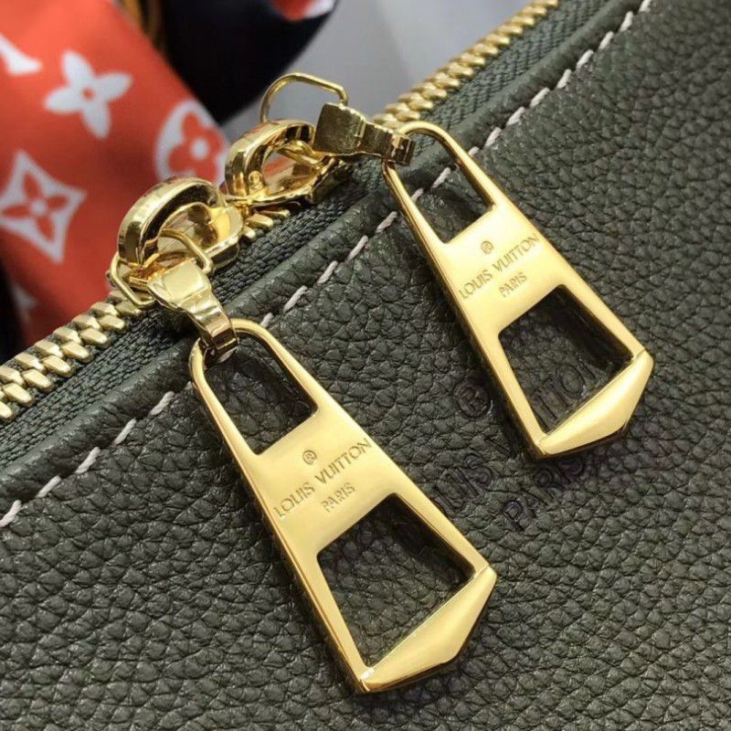 V Tote MM Handbag M44798