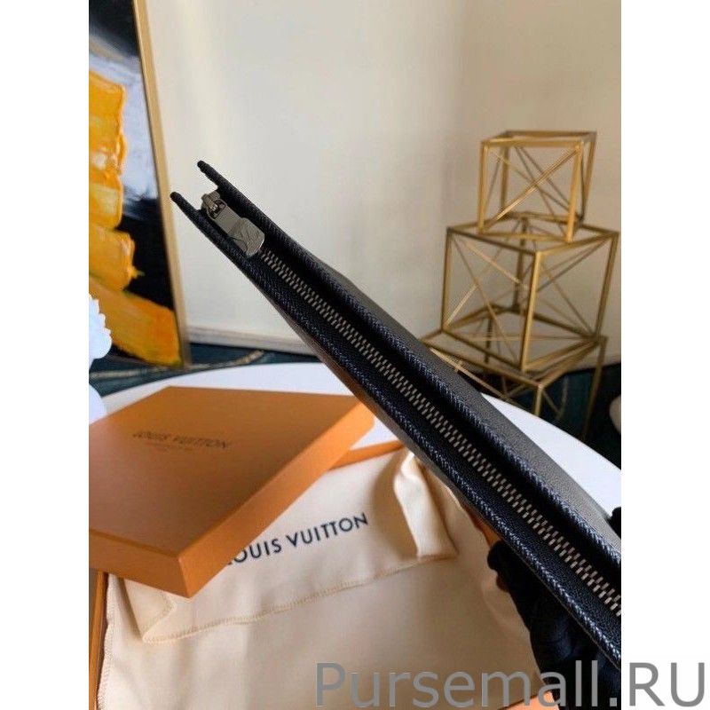 Pochette Voyage Taiga Leather M30450