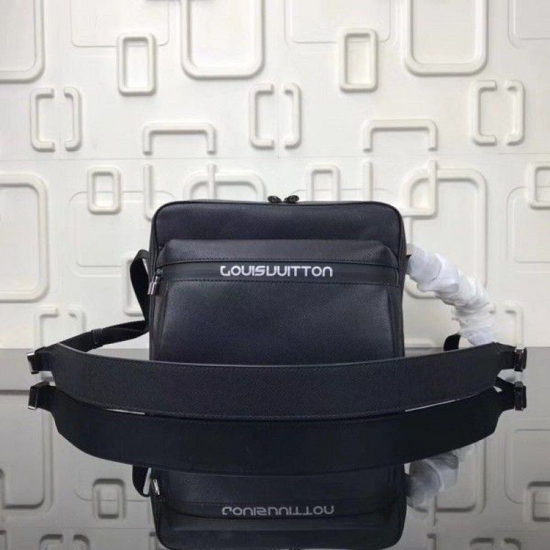 Messenger PM Bag Taiga Leather M31003