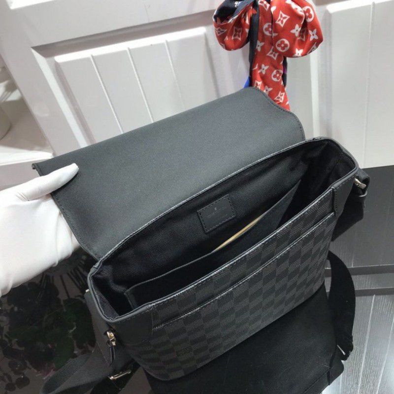 District PM Damier Graphite N40238