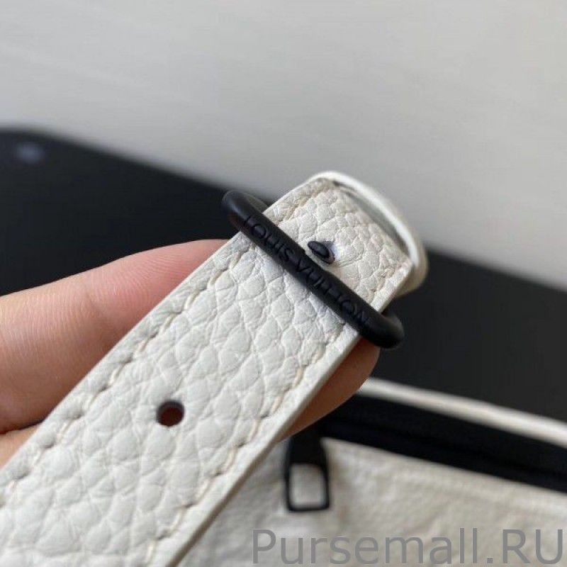 Triangle Messenger Monogram Taurillon M55927