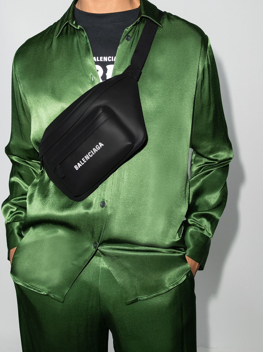 Ba*len*cia*ga everyday leather belt bag