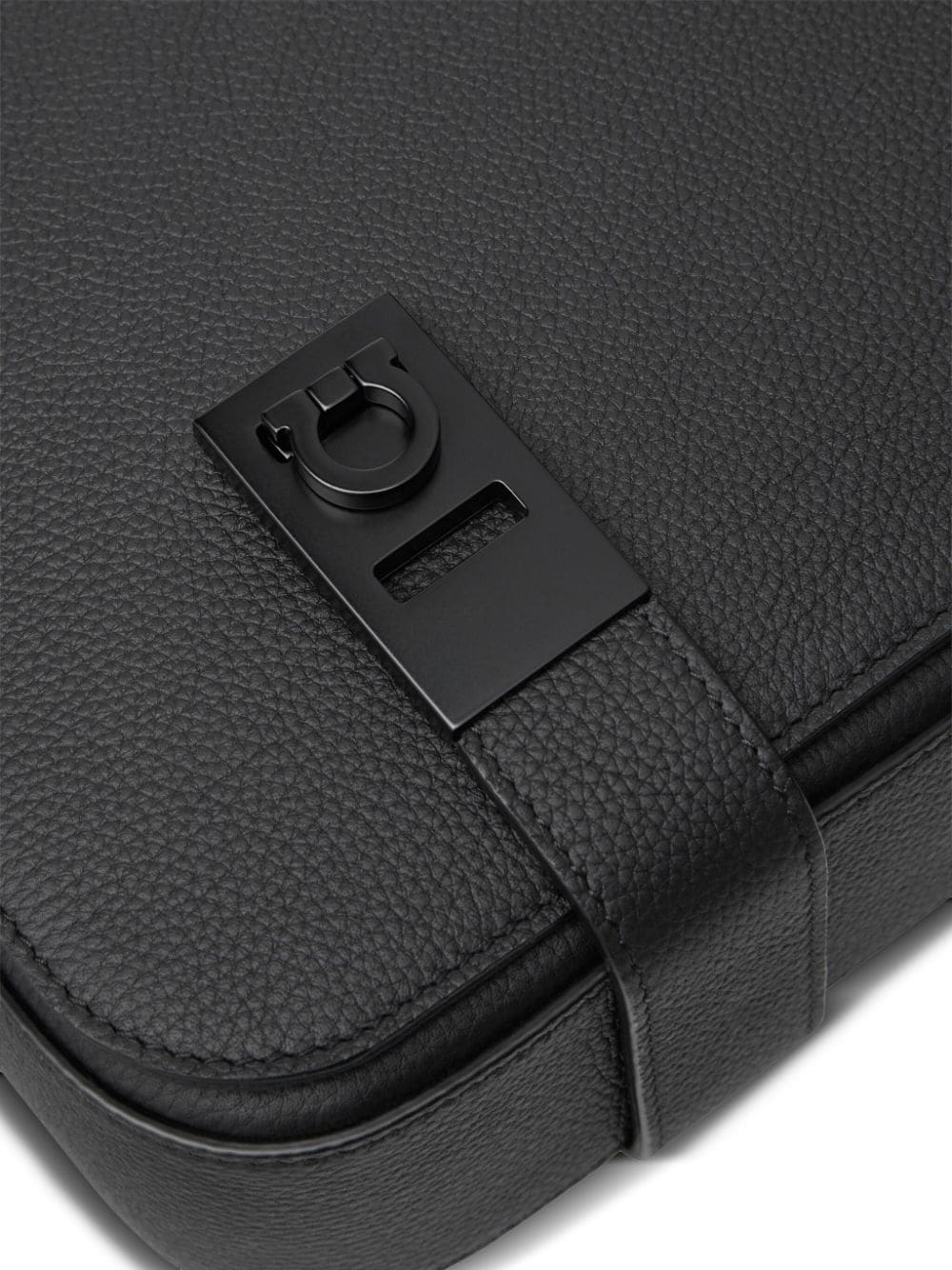 Ferragamo Gancini-plaque leather messenger bag