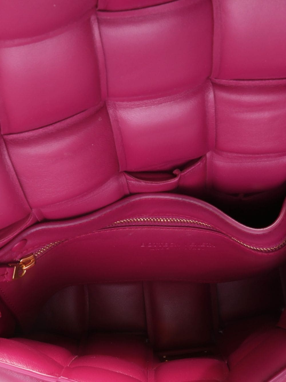 Bo*te*ga ve*ne*ta   2021 padded cassette shoulder bag