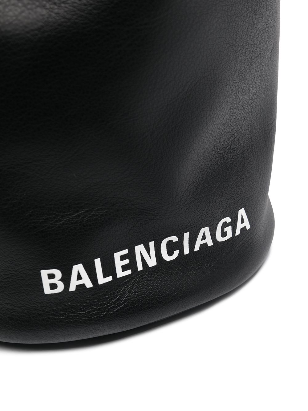 Ba*len*cia*ga everyday xs bucket bag