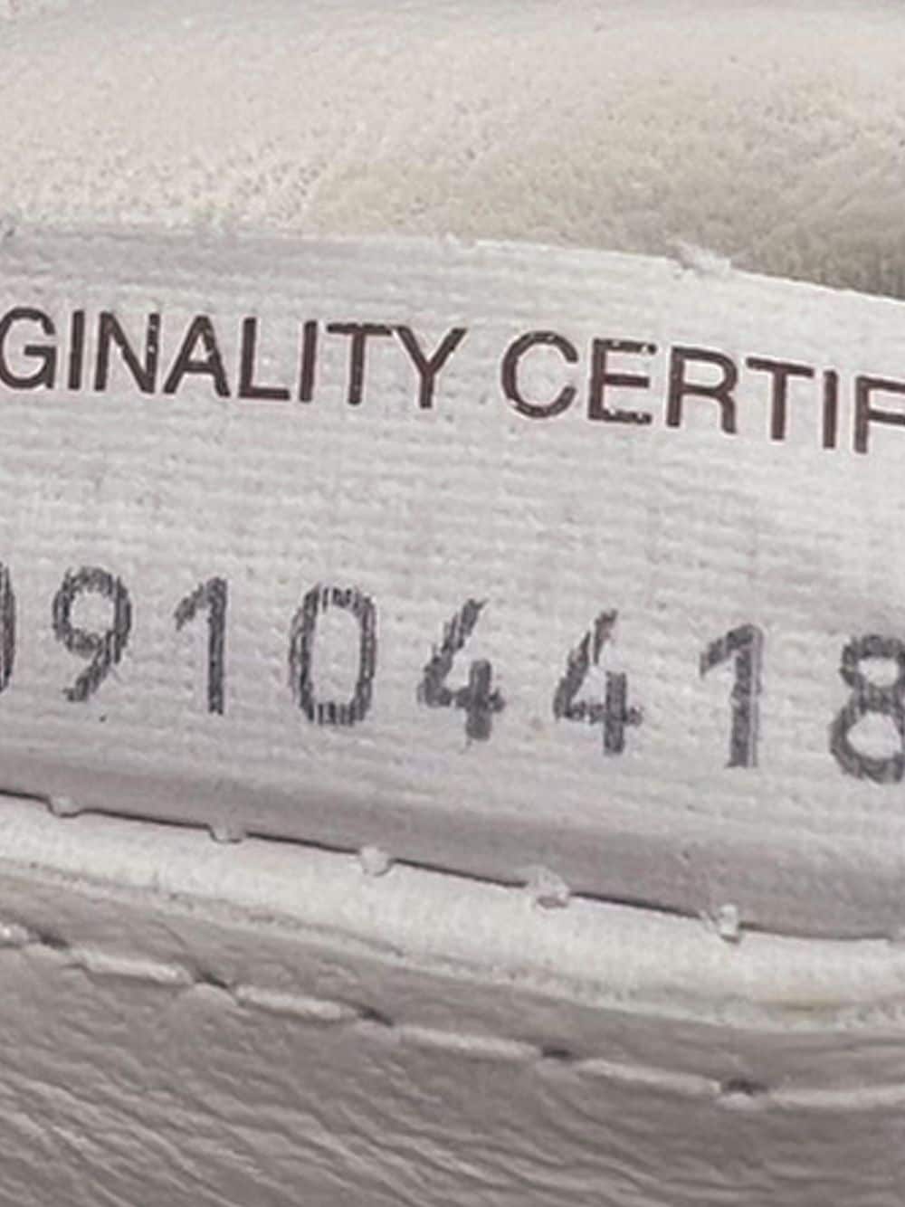 Bo*te*ga ve*ne*ta padded cassette chain two-way bag