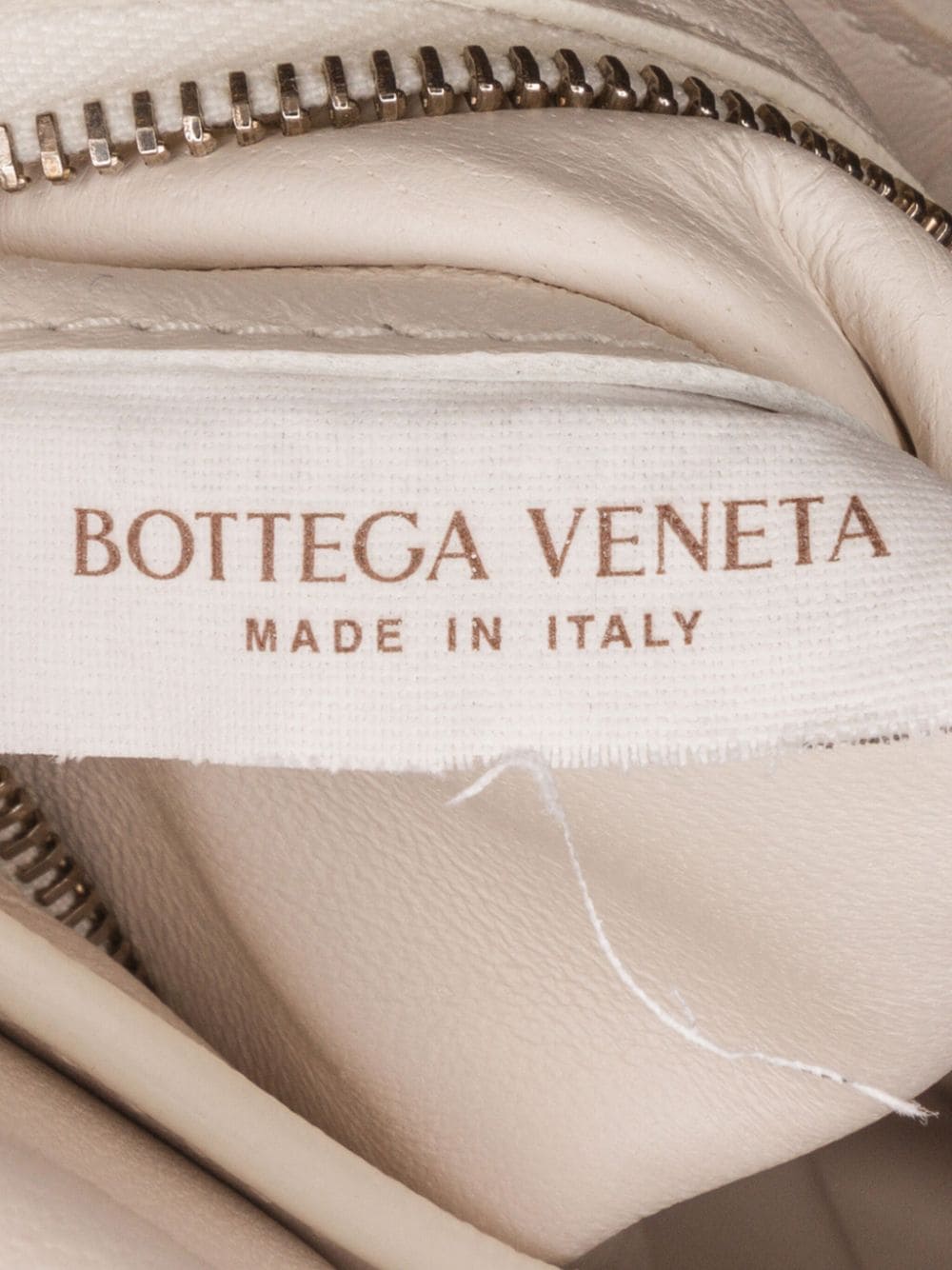 Bo*te*ga ve*ne*ta   2019 padded cassette shoulder bag