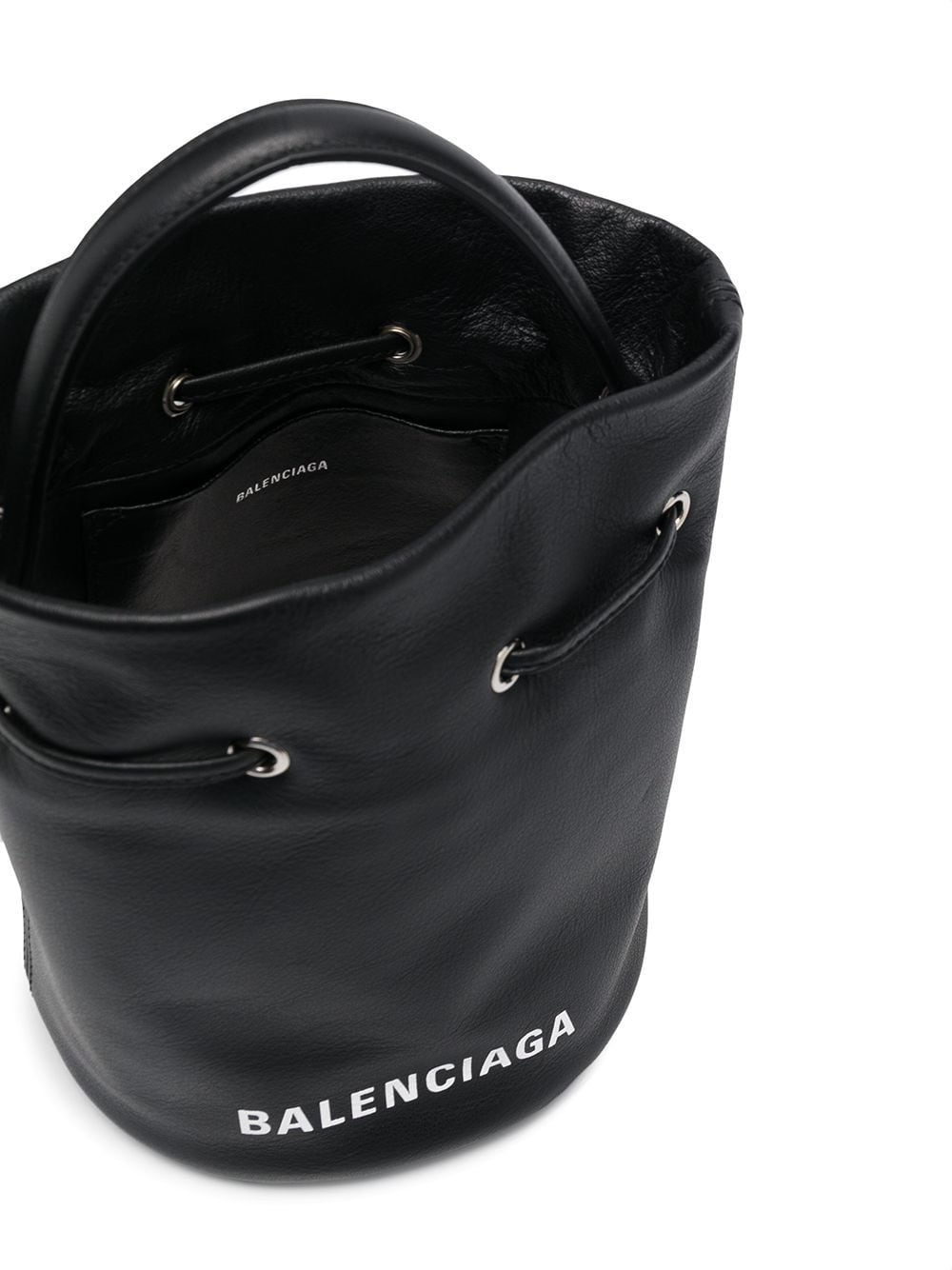 Ba*len*cia*ga everyday xs bucket bag