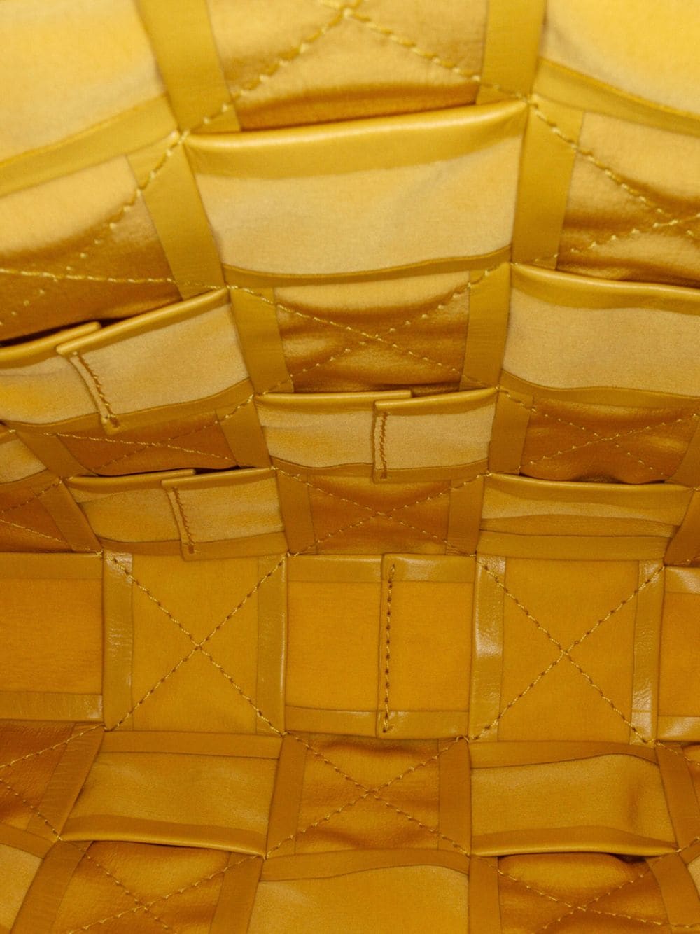 Bo*te*ga ve*ne*ta   2012/2023 cassette crossbody bag