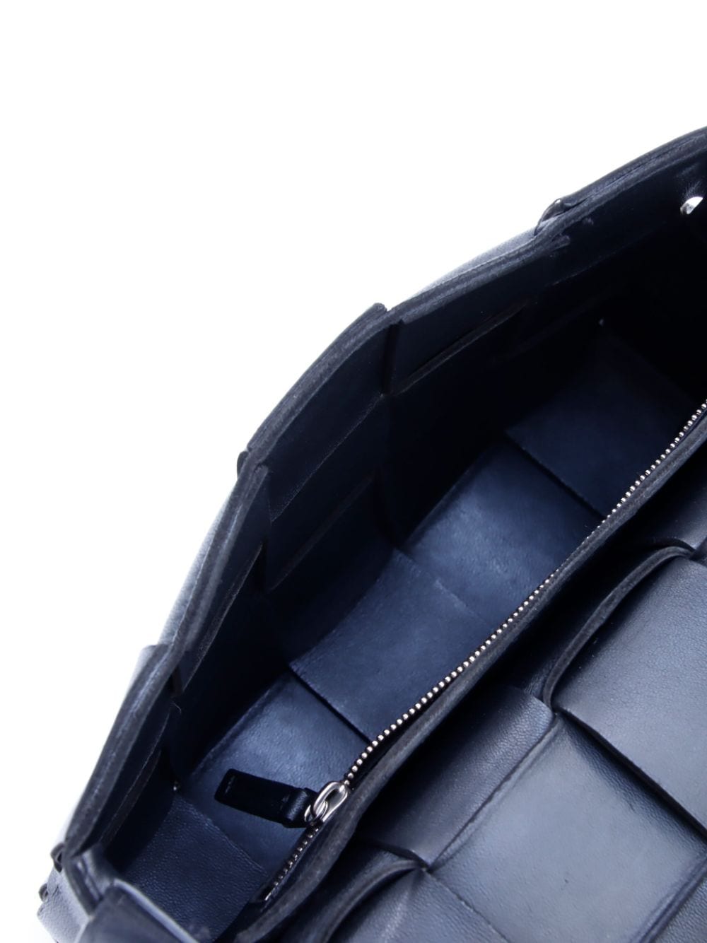 Bo*te*ga ve*ne*ta   2010s-2020s cassette shoulder bag