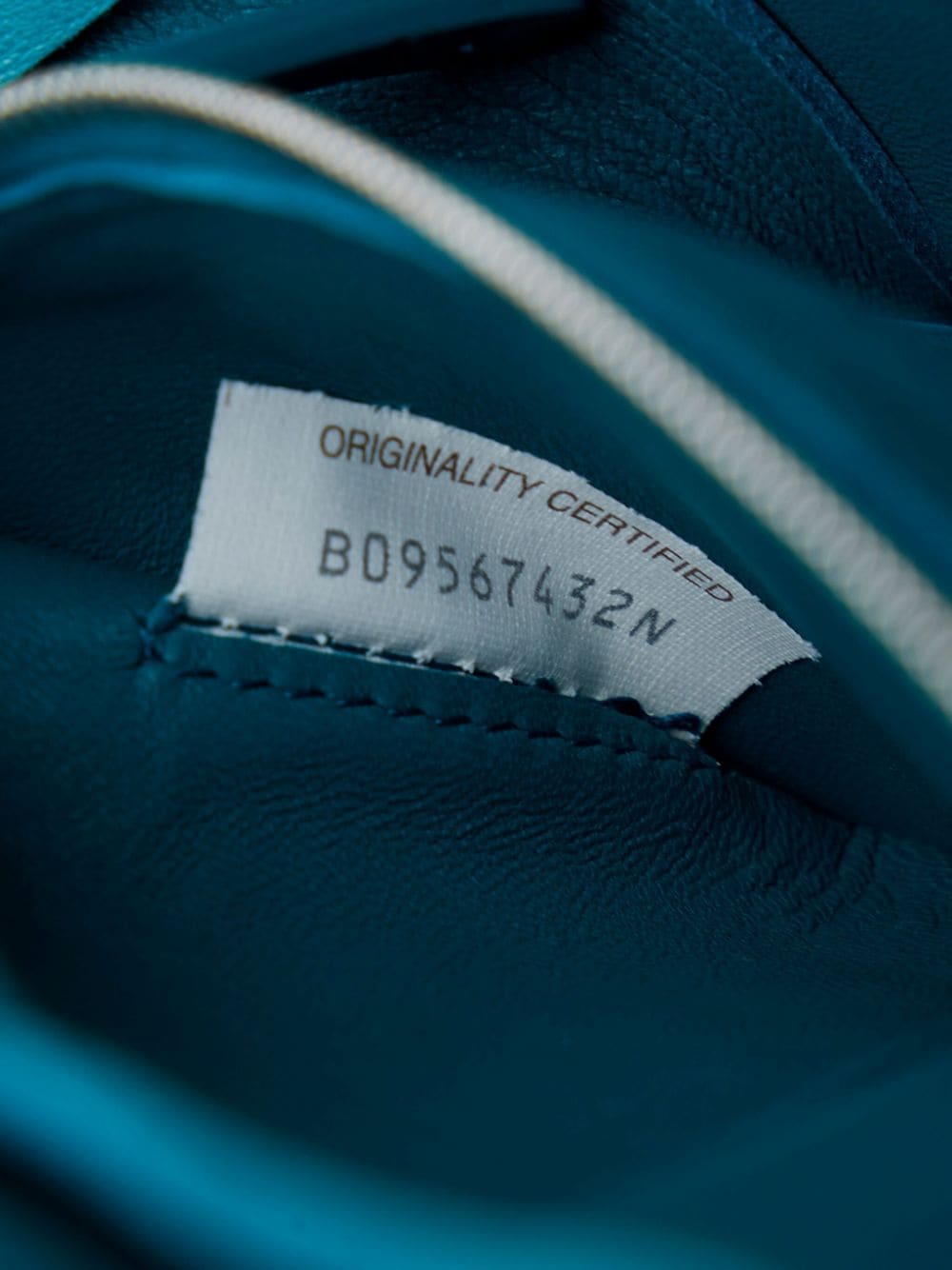 Bo*te*ga ve*ne*ta   maxi intrecciato cassette shoulder bag