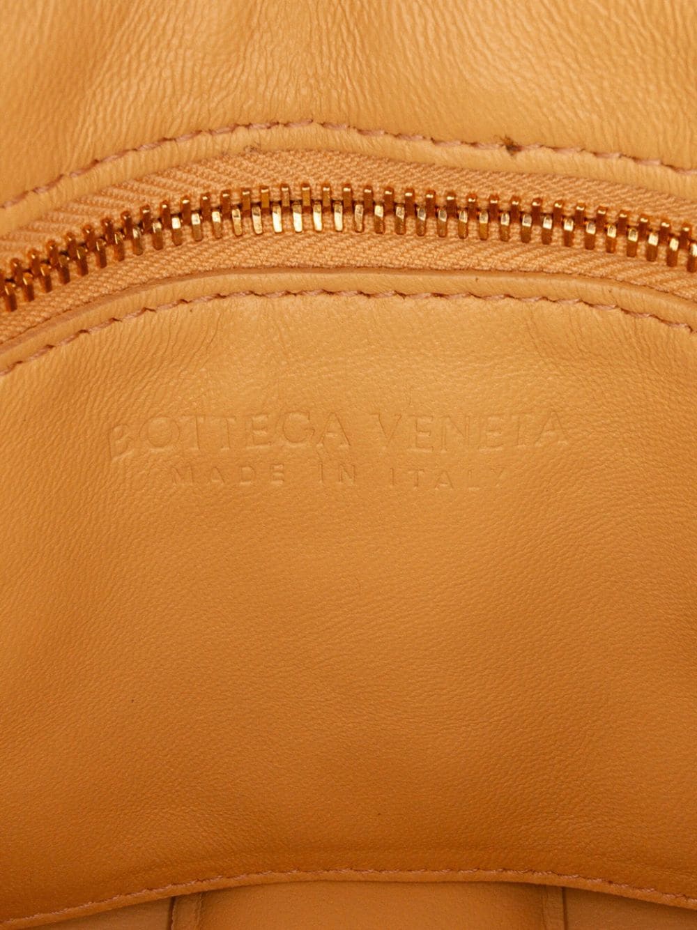 Bo*te*ga ve*ne*ta m 2012-2022 padded cassette chain two-way bag