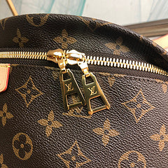 l**is V*t*n m43644 bumbag