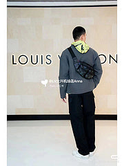 l**is V*t*n m30245 outdoor bumbag